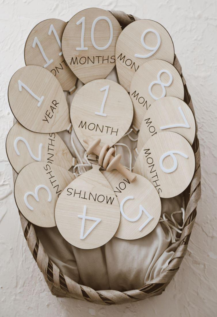 Wooden Baby Milestone Cards – Balloon-Themed Monthly Markers with 3D Acrylic Numbers