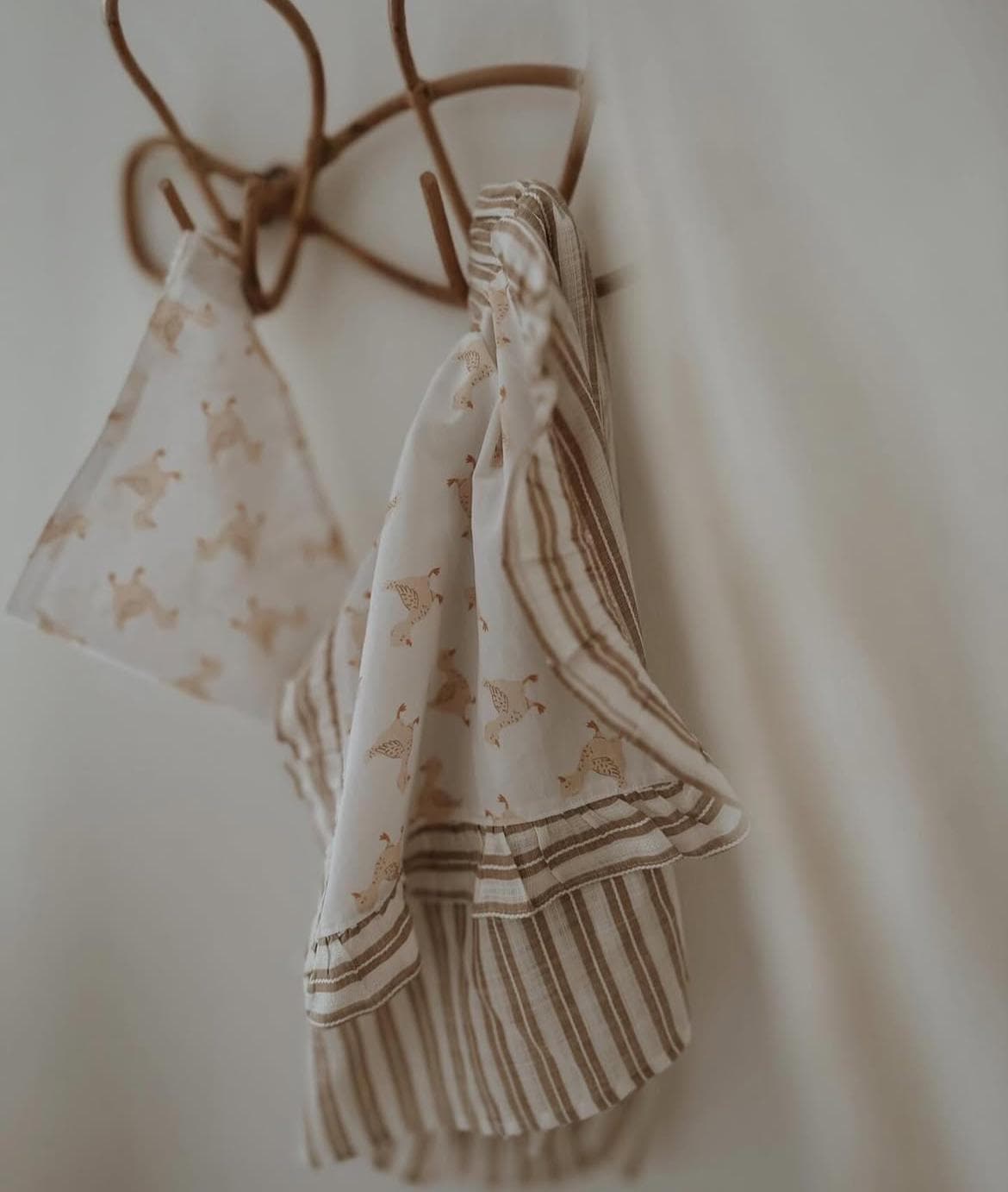 Farmhouse Style Skirt for Girls (Ages 2–6) – Rustic Chicken and Goose Print Apron Skirt