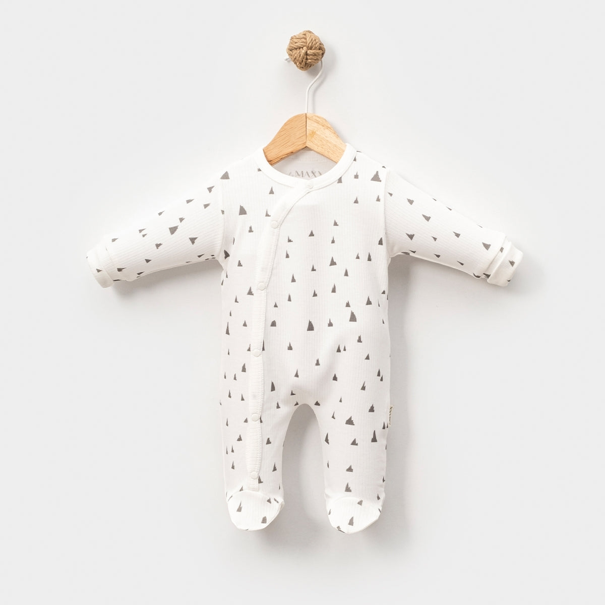 3-Piece Cotton Baby Set – Soft Neutral Essentials (0–3 Months)