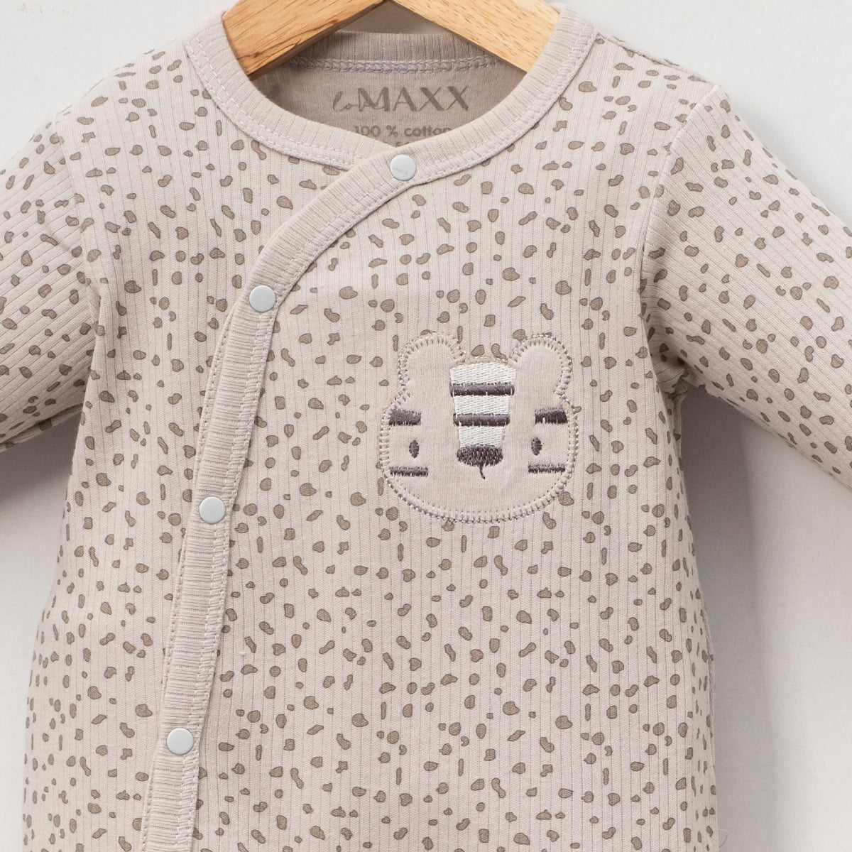 3-Piece Cotton Baby Set – Soft Neutral Essentials (0–3 Months)