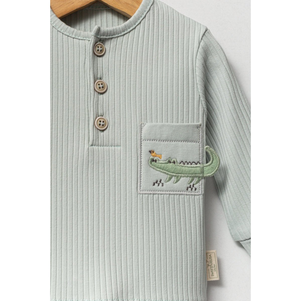 2-Piece Cotton Baby Set – Ribbed Top with Alligator Tail & Printed Pants