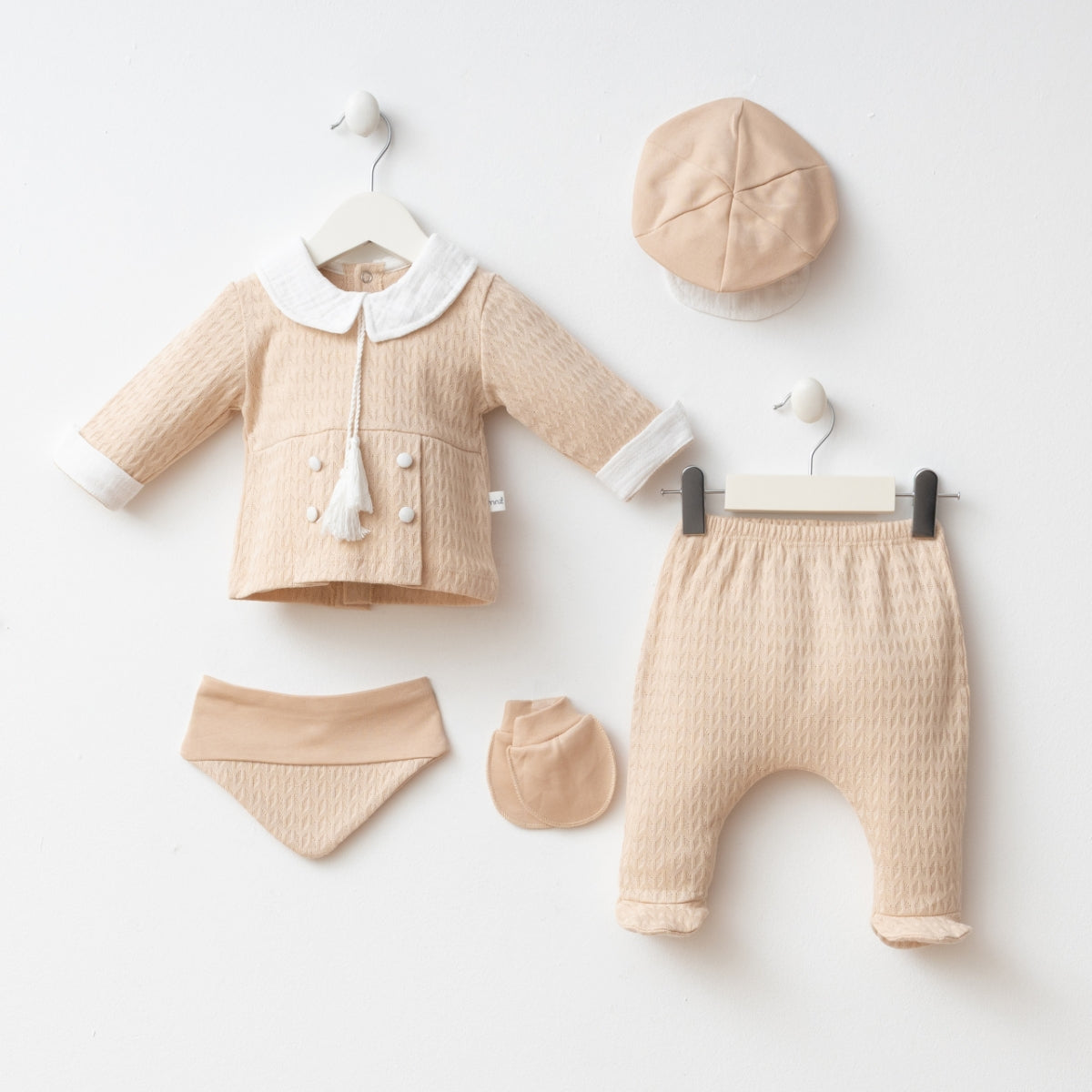 0-3M Heirloom Textured Newborn Outfit Set – 5-Piece Neutral Baby Layette