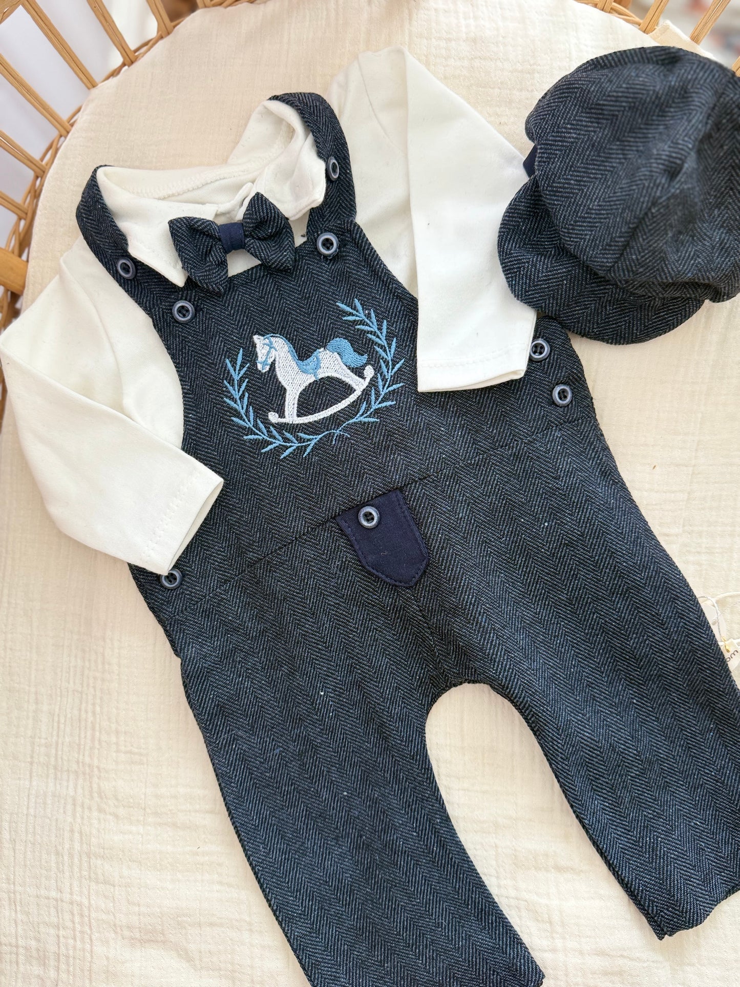 Classic Teddy Bear Overall Set – 2-Piece Baby Outfit with Bow Tie & Cap