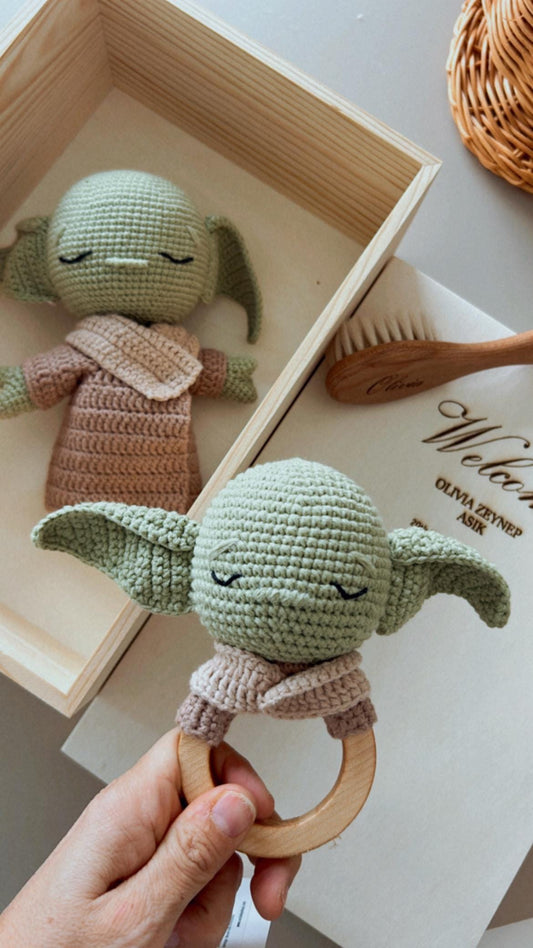 Personalized Baby Gift Box, Customized Baby Keepsake Box, Crochet Baby Yoda Set