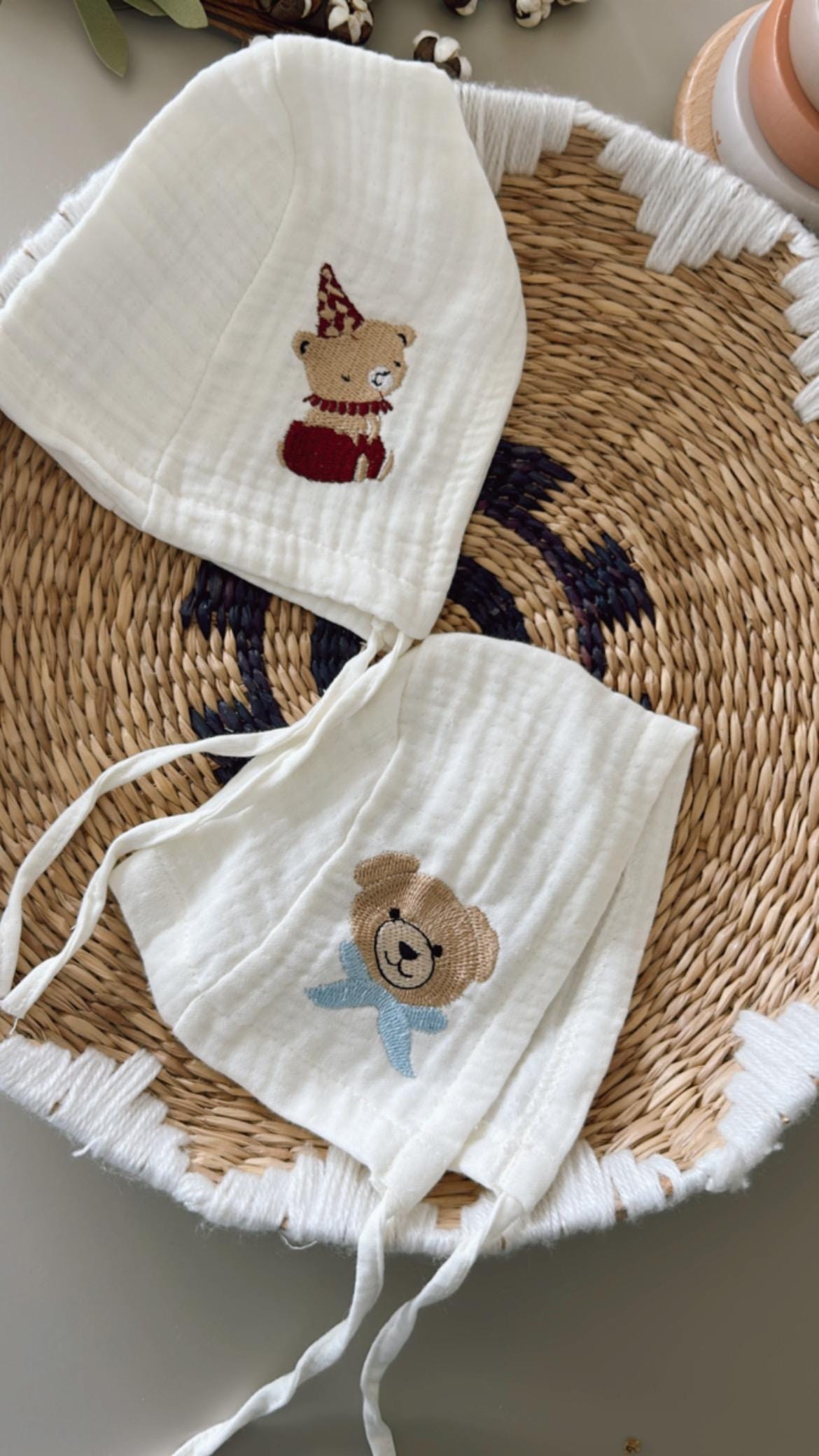 Muslin Baby Romper & Bonnet Set – 2-Piece Organic Cotton Gift with Embroidered Bear