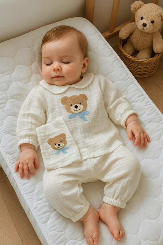 Muslin Baby Romper & Bonnet Set – 2-Piece Organic Cotton Gift with Embroidered Bear